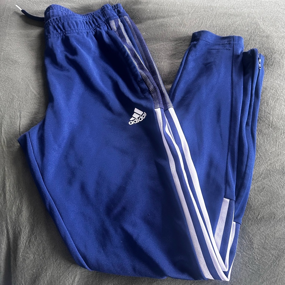 Women’s adidas TIRO
25 ESSENTIALS TRAINING Pant